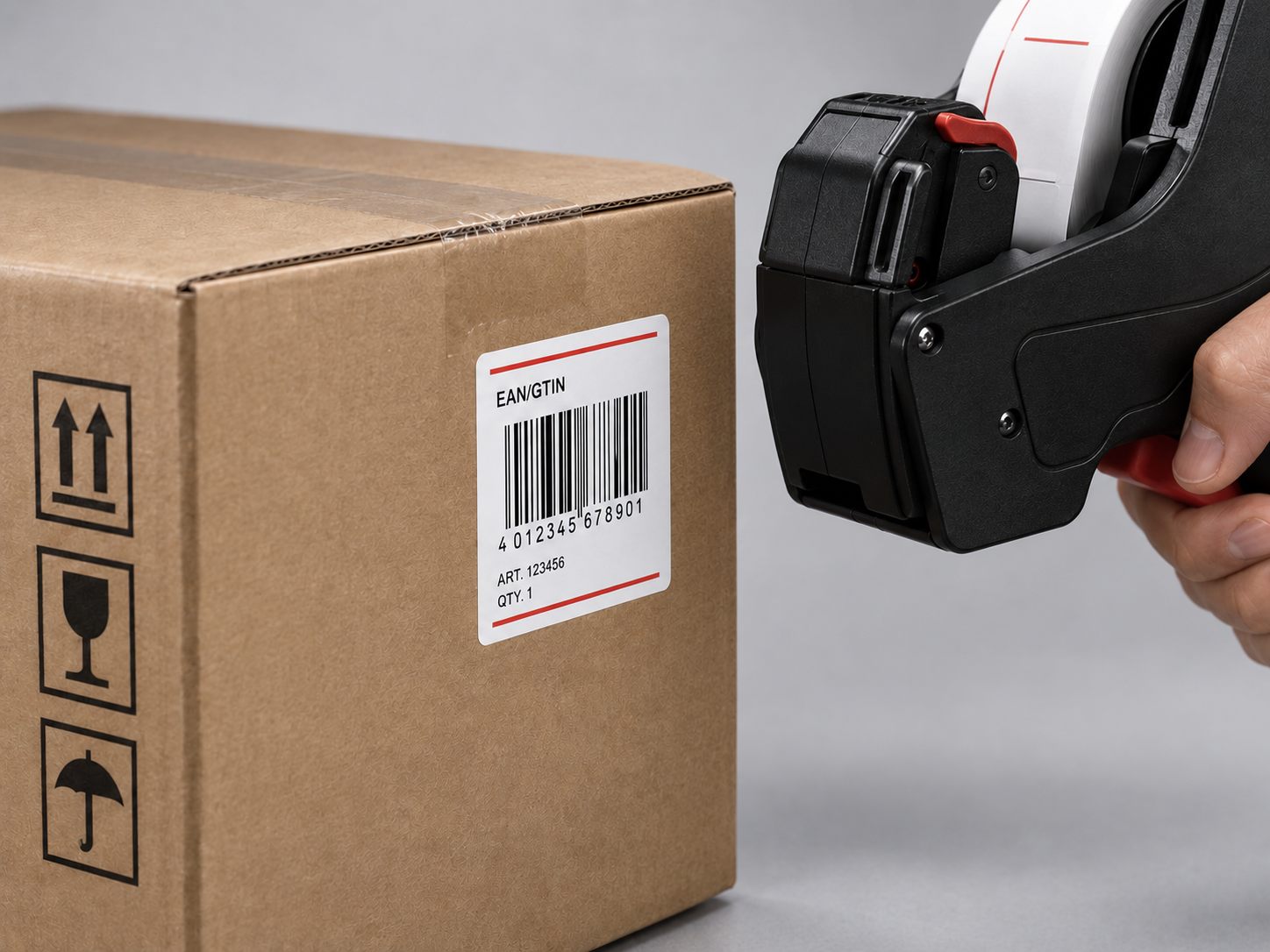 Etikettierung eines Kartons mit EAN/GTIN-Barcode